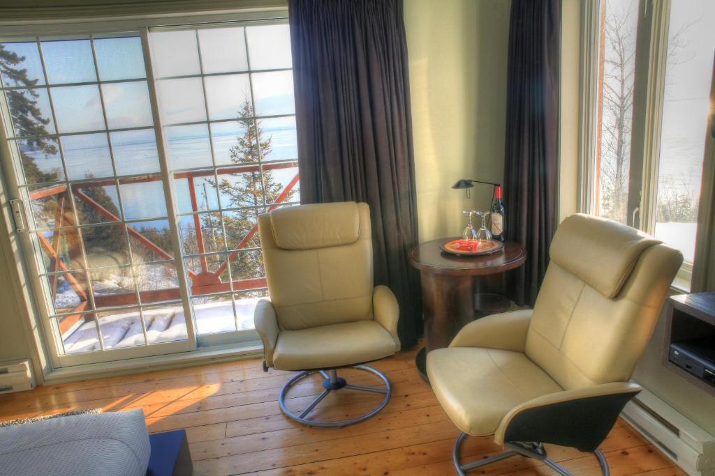 Auberge Des Eaux Vives La Malbaie Ruang foto