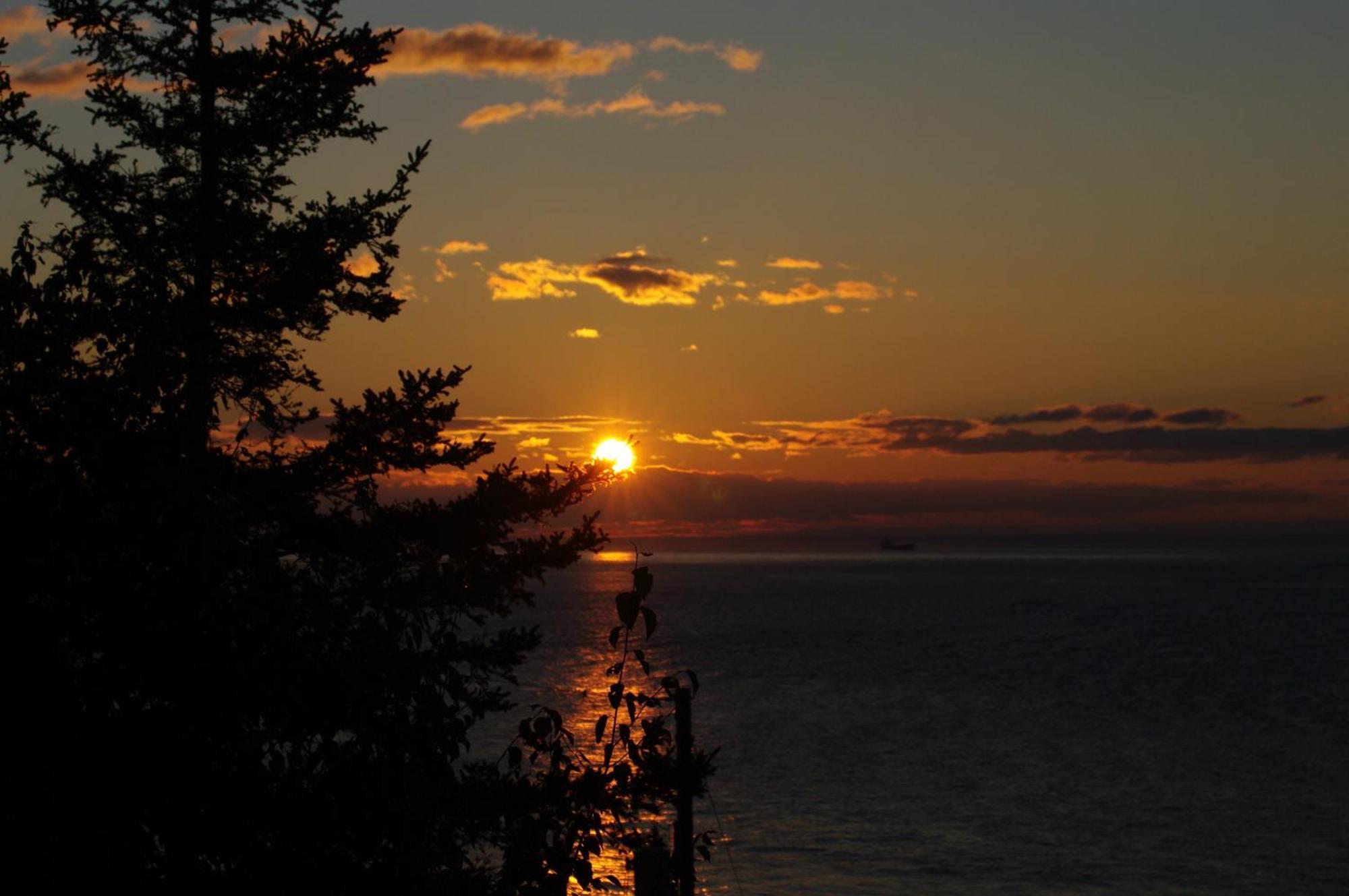 Auberge Des Eaux Vives La Malbaie Bagian luar foto
