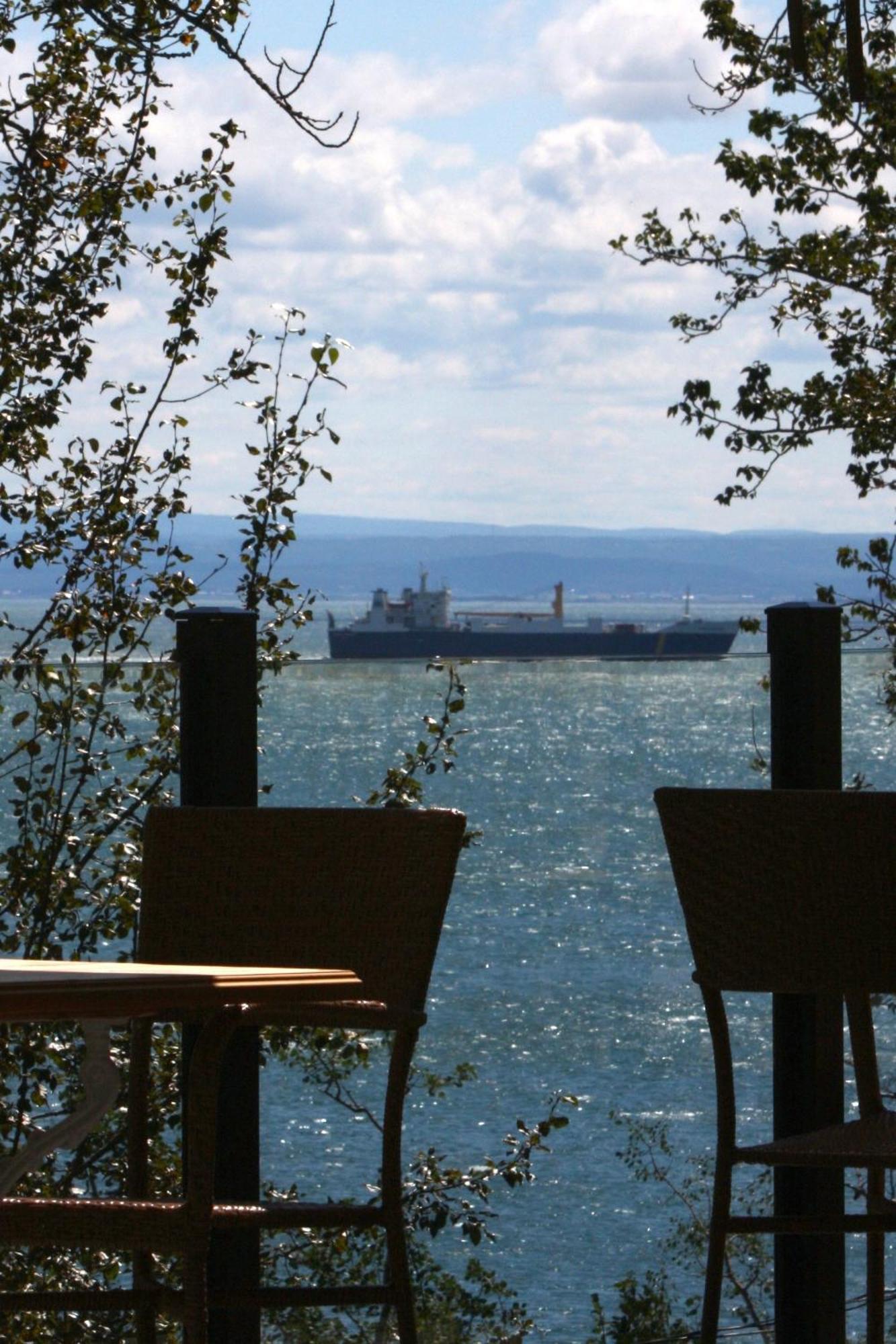 Auberge Des Eaux Vives La Malbaie Bagian luar foto