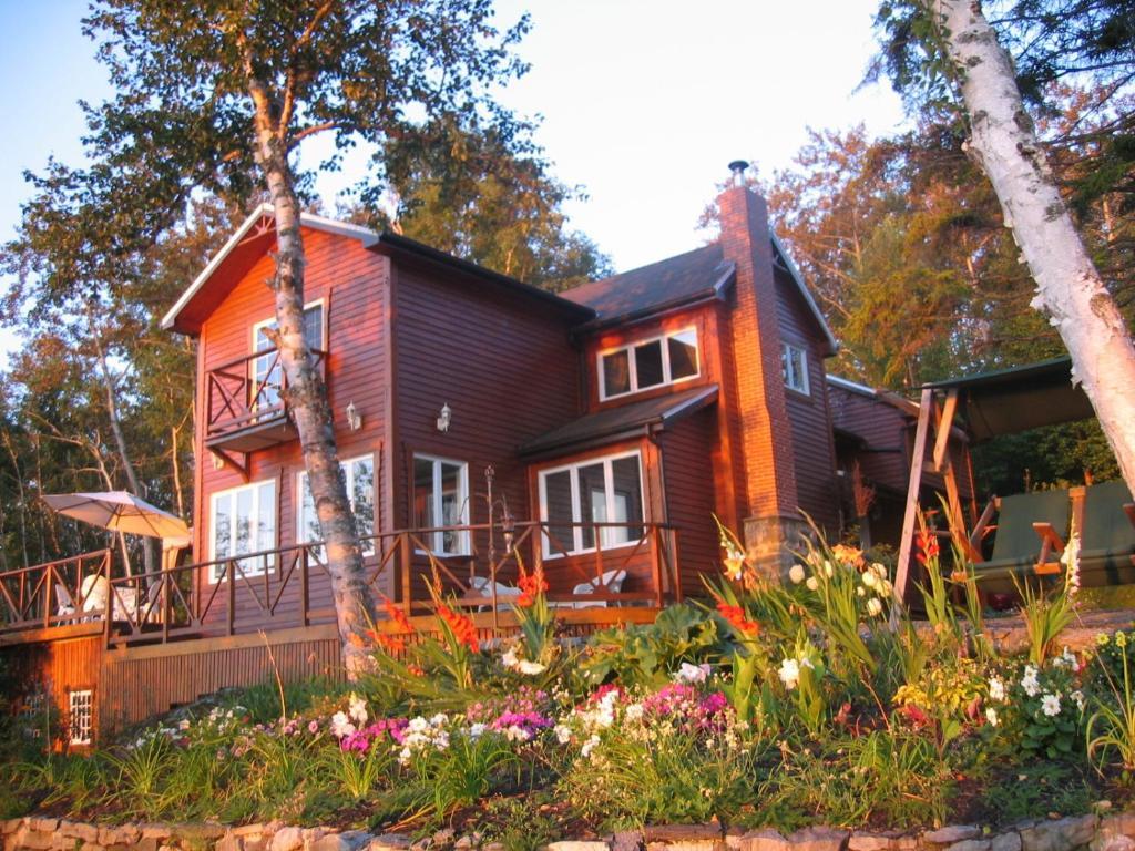 Auberge Des Eaux Vives La Malbaie Bagian luar foto