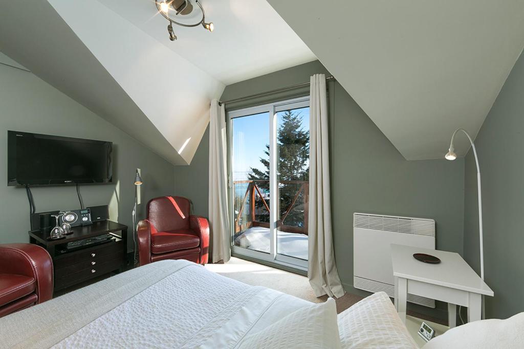 Auberge Des Eaux Vives La Malbaie Bagian luar foto